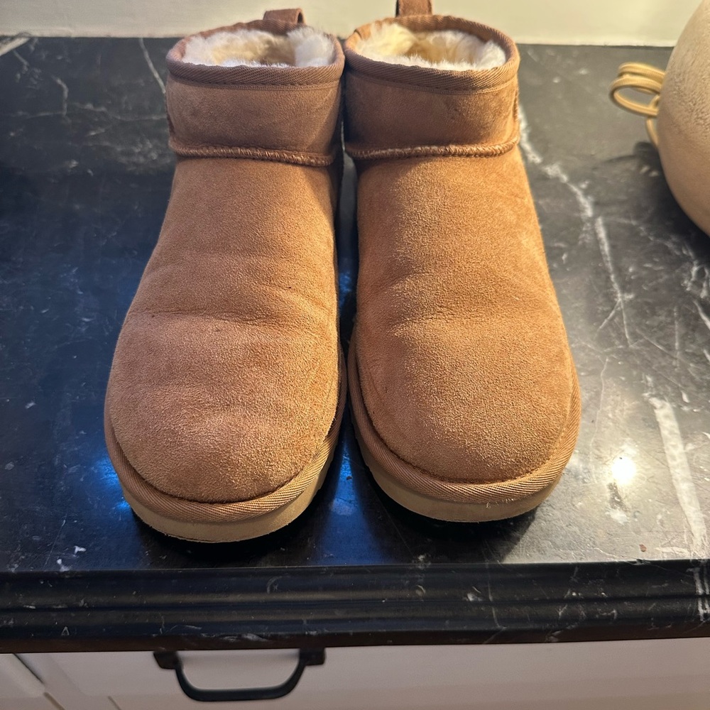 UGG Ultra Mini Boot - Size 8!